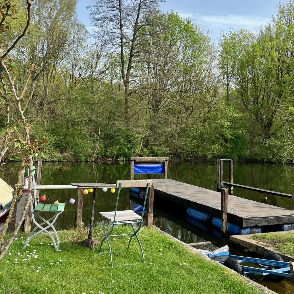 Steg vom Bootsladen in Tiefwerder